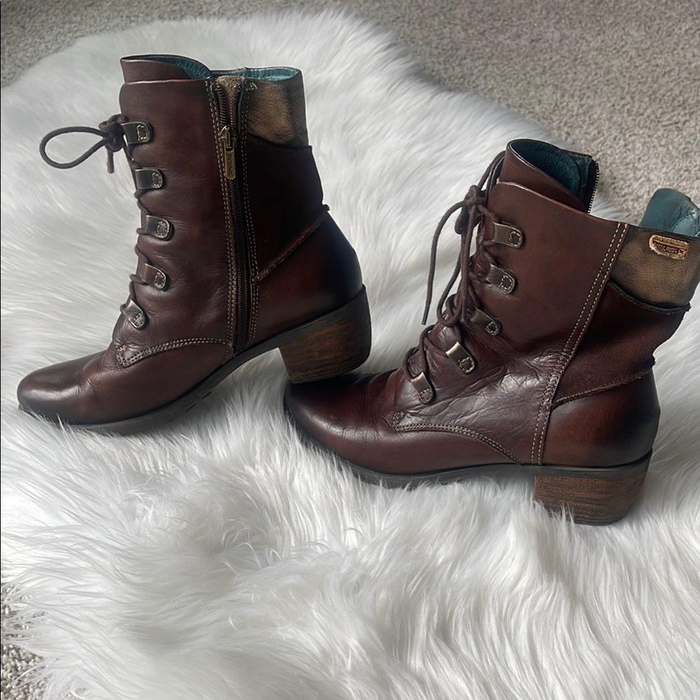 Pikolinos size 39 Brown Leather, good used condition
Side zip